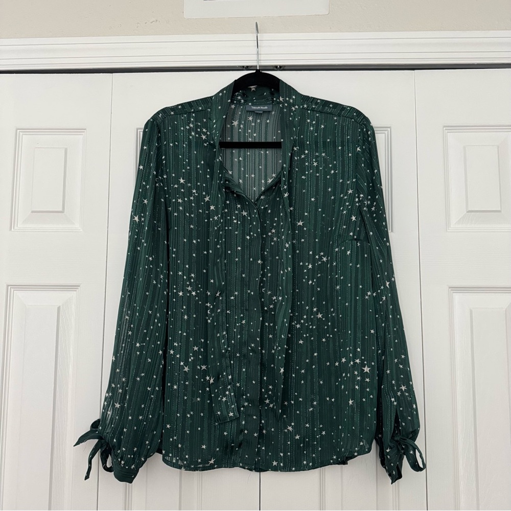 Green Star-Patterned Women's Top